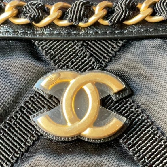 🌹 CHANEL LARGE POUCH WITH FOLDABLE TOTE BAG 🌹NWT🌹 - Picture 13 of 16